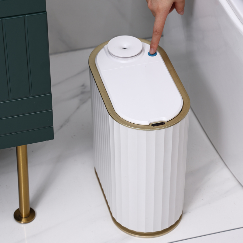 garbage can with sensor lid